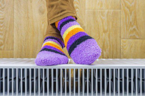 radiátor vyčištěný nohy v teple
