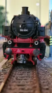 modely vláčků parní lokomotiva čelní pohled