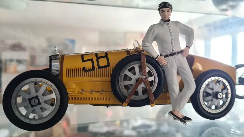 Muzeum autíček skleněná vitrina model auta Elišky Junkové